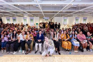 “ห้างเซ็นทรัลและห้างโรบินสัน ในเครือเซ็นทรัล รีเทล” แท็กทีมหนุ่ม “ซี – พฤกษ์’ ชวนเอฟซีและคนหัวใจรักษ์โลก ร่วมภารกิจประมูลเสื้อรักษ์โลกสุดลิมิเต็ด ในแคมเปญ “CENTRAL / ROBINSON LOVE THE EARTH 2025” รายได้ทั้งหมดมอบให้กรุงเทพมหานคร และกรมป่าไม้ เพื่อสนับสนุนการแก้ไขปัญหาสิ่งแวดล้อมอย่างยั่งยืน