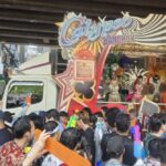 แพทย์หญิงรุ่งไพลิน รัตนชีวร ร่วมขบวนมหาสงกรานต์สีลม สะท้อนพลัง Soft Power ไทย และสนับสนุนความหลากหลายอย่างงดงาม